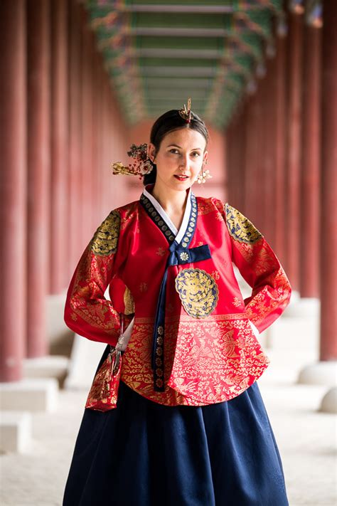 traditional korean outfits.